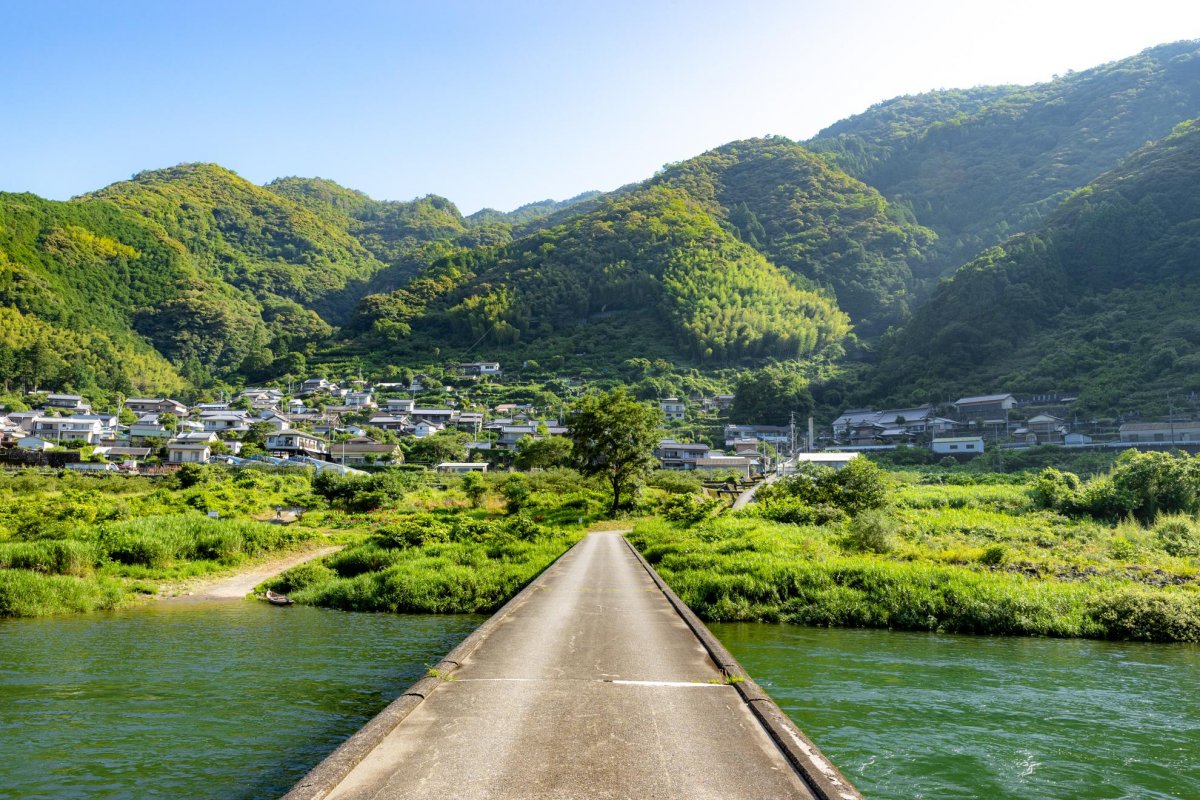 Aso Chinkabashi (submersible bridge)｜What to See & Do