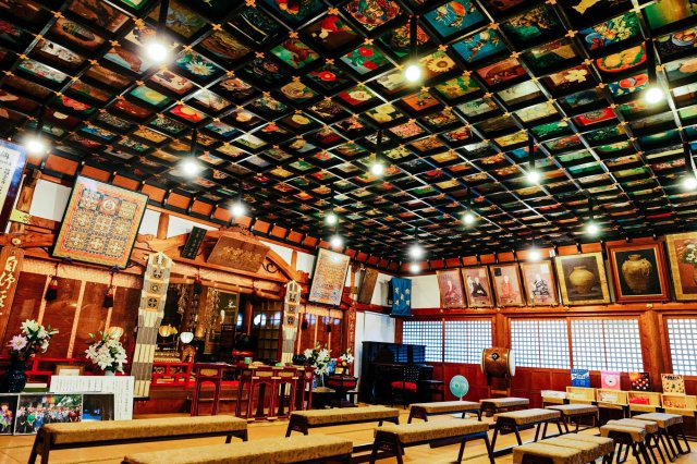 Iwamoto Temple and its eccentric ceiling