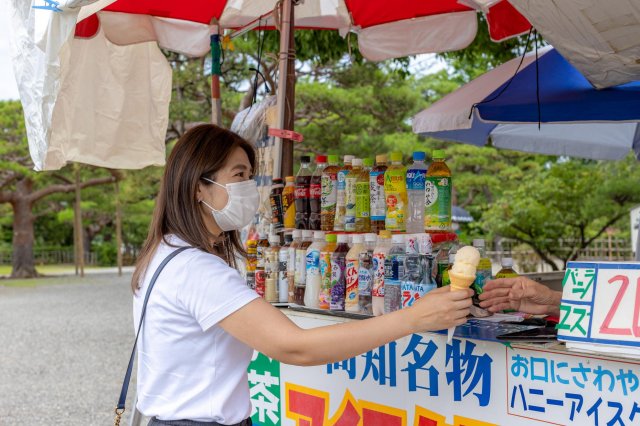 Refreshing shaved ice or rich ice cream? How about some ‘aisukurin’?