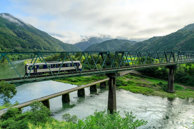 A river valley train ride from Kochi to Ehime on the Yodo Line 