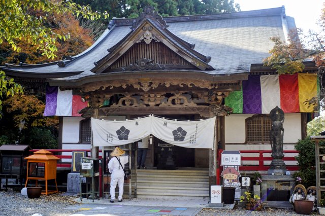 Strike the bell and welcome the new year at Iwamoto-ji Temple