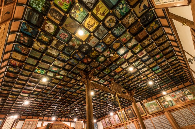 Strike the bell and welcome the new year at Iwamoto-ji Temple