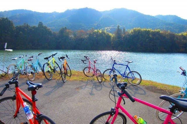 Explore the scenic Monobe River by bike