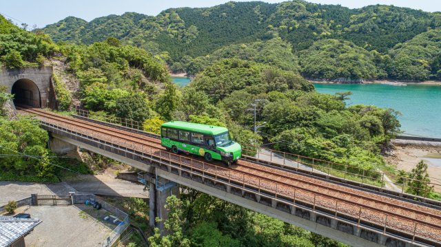 搭乘日本首輛 #鐵路公路兩用車DMV 環遊高知東部！