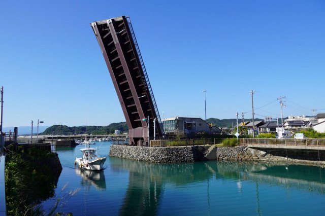 The Movable Bridge of Tei Port