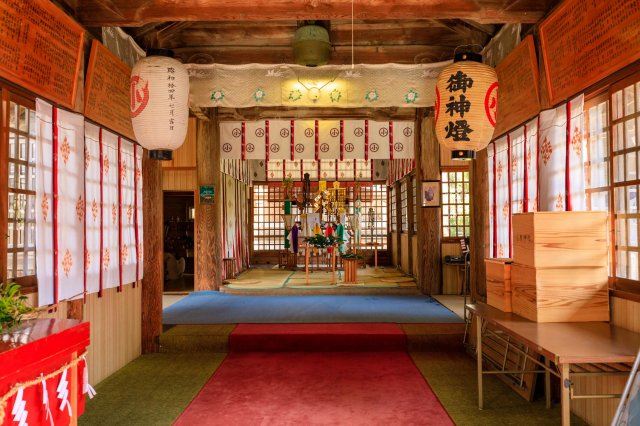 A 1400-year-old shrine jam-packed with treasures!