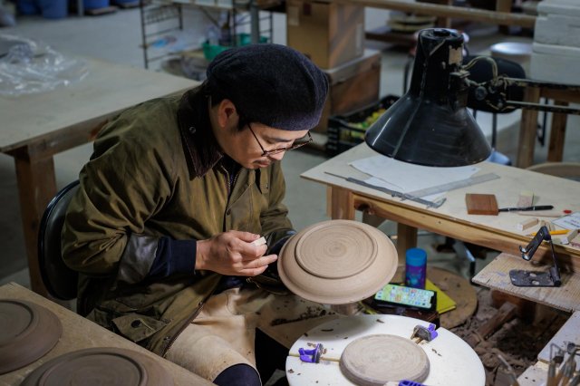 Minimalist and stylish ceramics in Tosa City