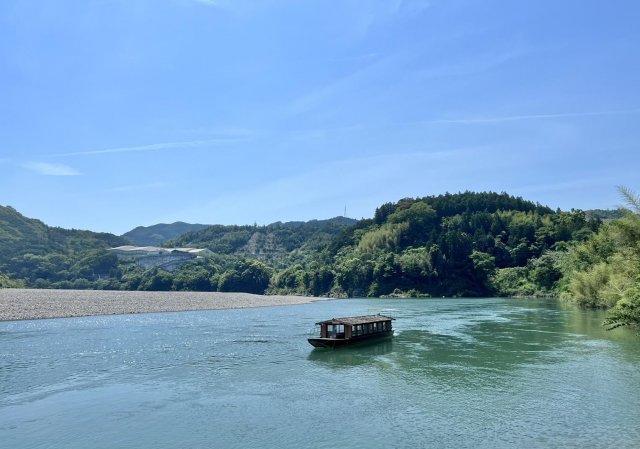 璀璨四國星動高知 高知包機旅遊連載第二篇，要帶給大家的是連續數年獲選 #日本優良水質河川，有 #奇蹟的清流 之稱的 #仁淀川 啦！