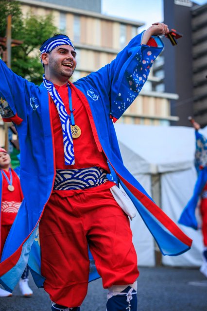 Come join the Kochi-ke (Kochi family) and dance with us!