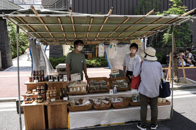 吃遍星期天市集｜ Perrito、日曜市の風景