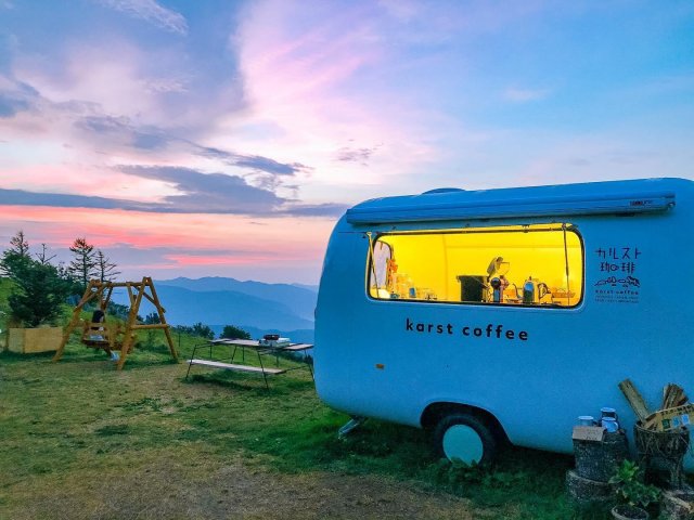 All smiles and delicious coffee up in the sky