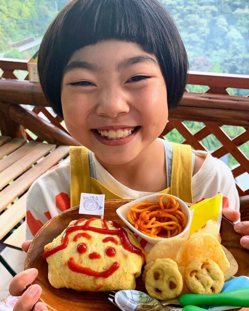 A treehouse cafe run by a 10-year-old? YEP