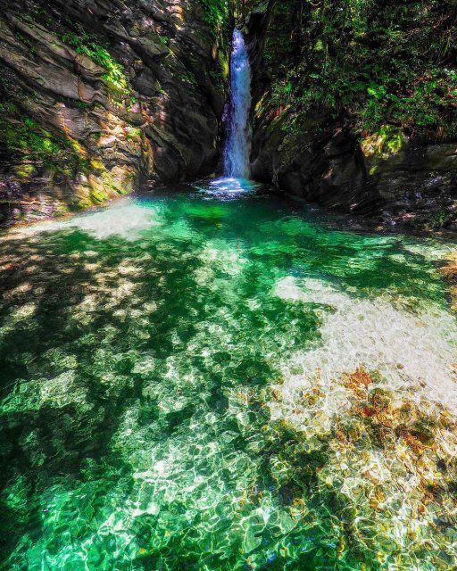 Magical waterfall and…dam-shaped curry? YEP