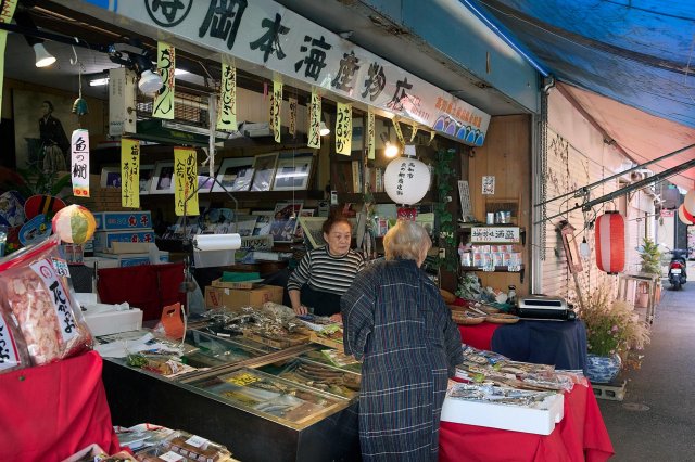 日本最古木製拱廊商店街｜播磨屋橋商店街