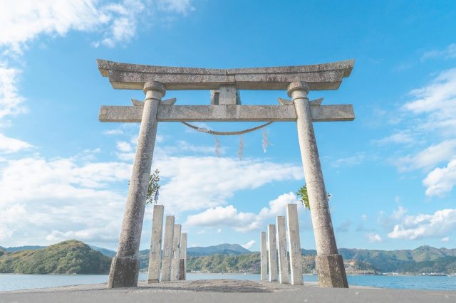 Majestic shrine, an adorable mascot and hearty noodles