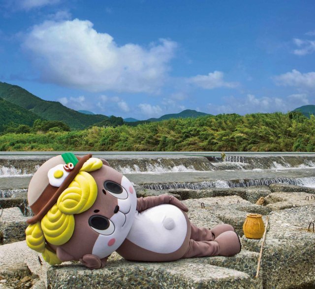 Majestic shrine, an adorable mascot and hearty noodles