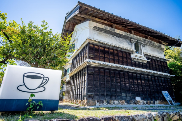 Coffee and cake in an over 160-year-old gem