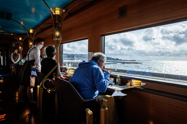 From the mountains to the ocean…on the Dosan Line!