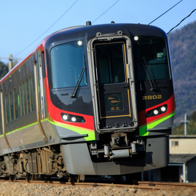 From the mountains to the ocean…on the Dosan Line!