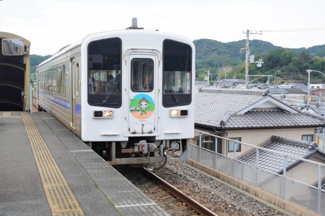 Around Kochi: The Gomen-Nahari Train Line