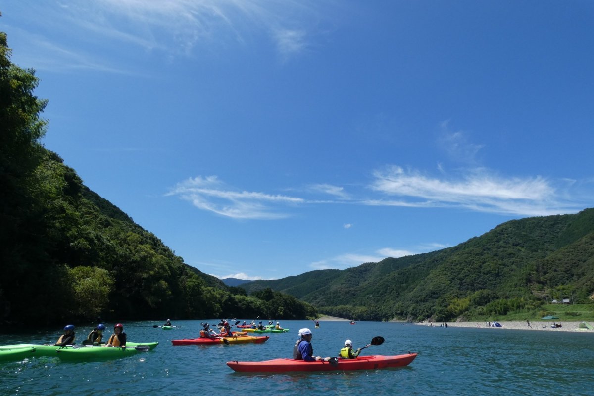 คะวะรัคโคะ หมู่บ้านที่ตั้งแคมป์และเรือแคนูชิมันโตะ