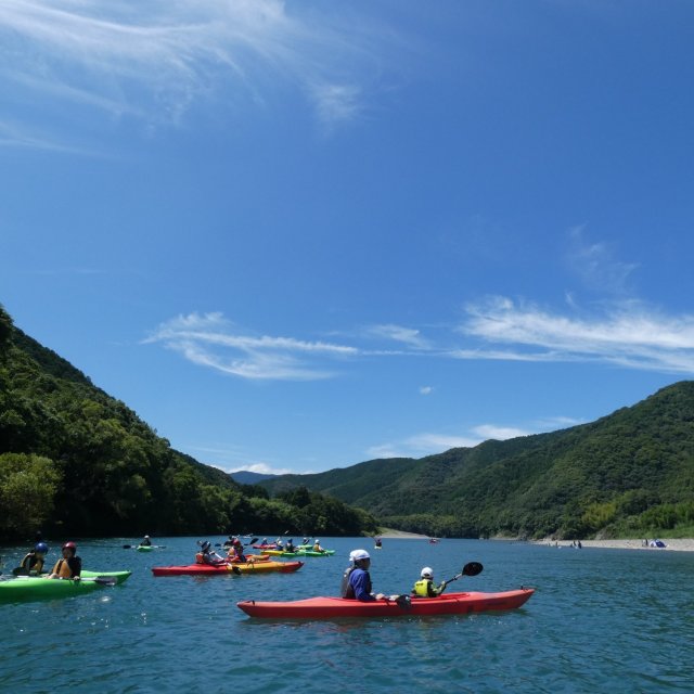 คะวะรัคโคะ หมู่บ้านที่ตั้งแคมป์และเรือแคนูชิมันโตะ