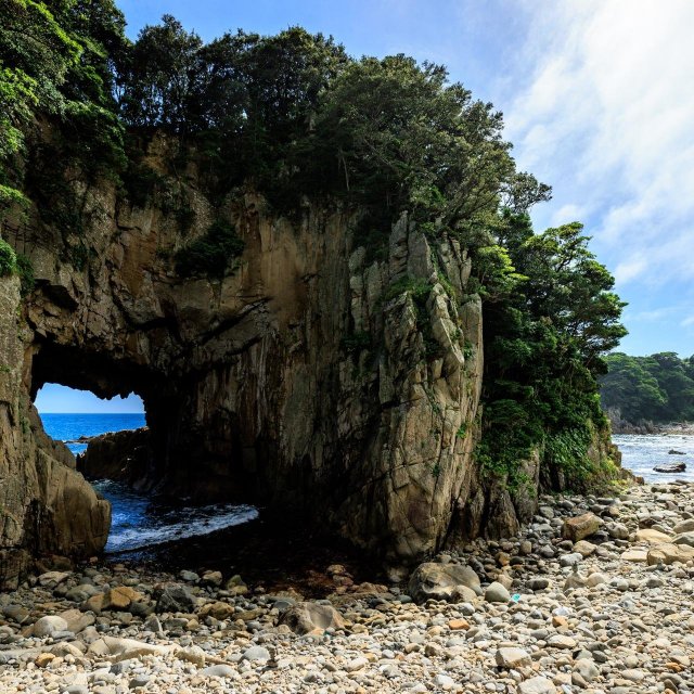 Hakusan Natural Arch（Hakusan Cave）