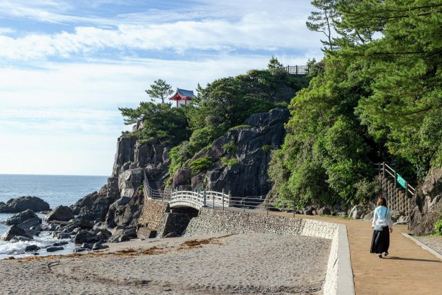 Katsurahama Beach