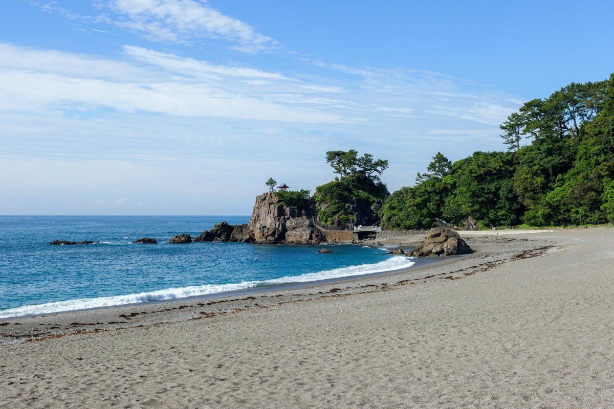 Katsurahama Beach