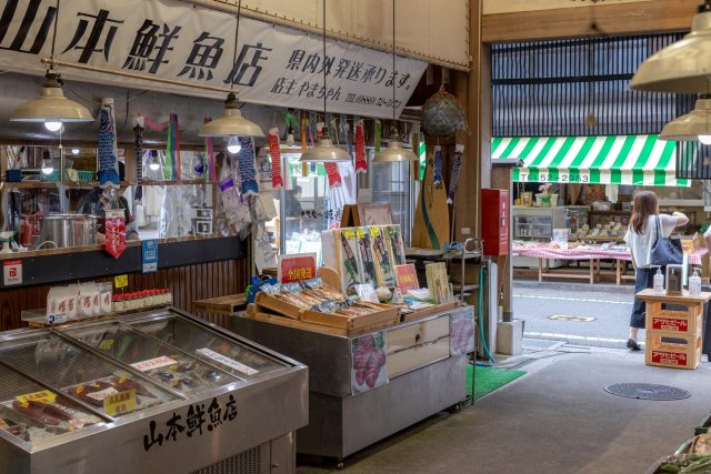 Kure Taishomachi Ichiba Market