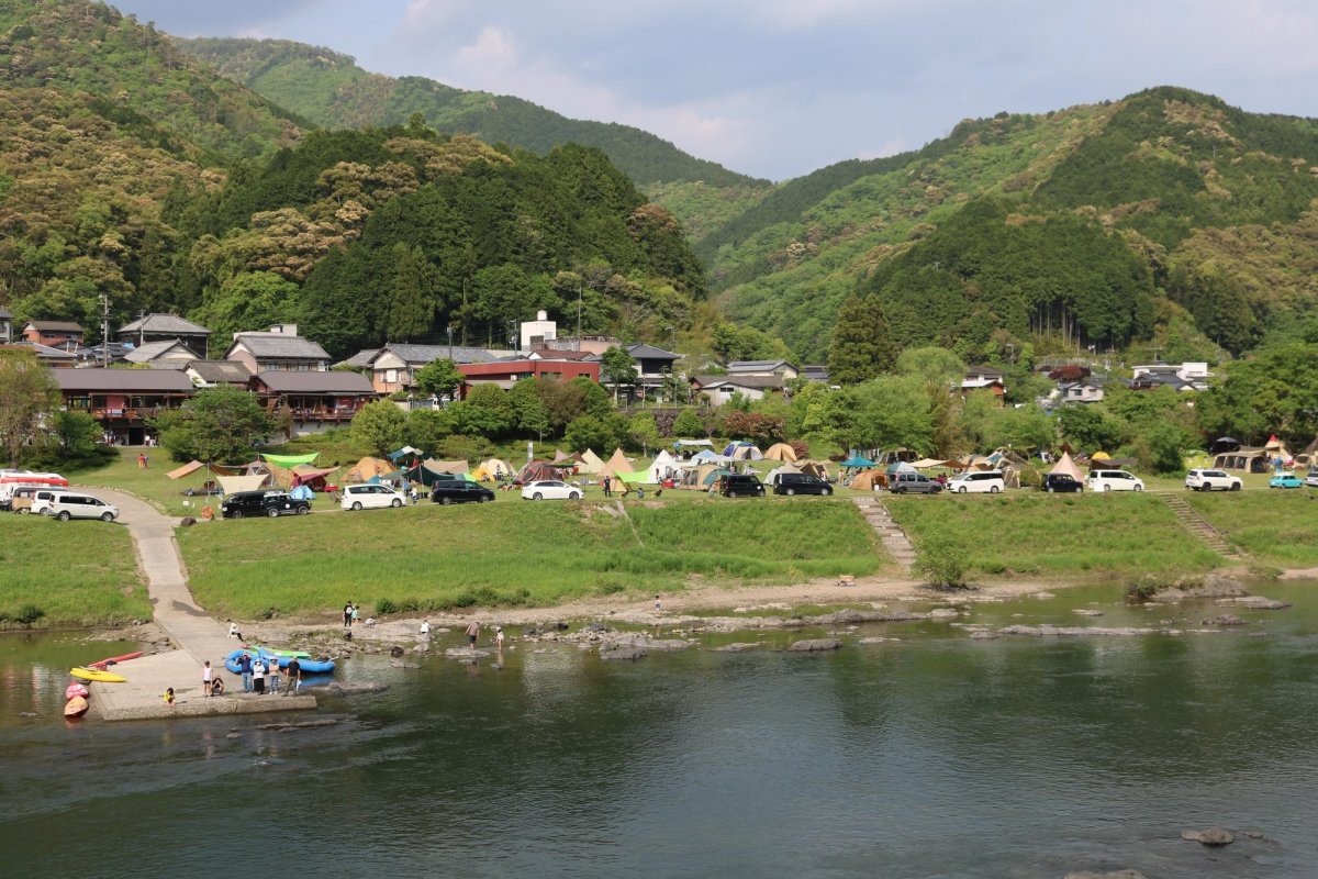 ศูนย์แลกเปลี่ยนวัฒนธรรมท้องถิ่น แม่น้ำชิมันโตะ/สวนสาธารณะสำหรับเล่นน้ำในแม่น้ำ