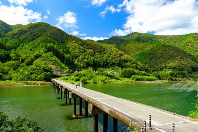 名越屋沉下橋