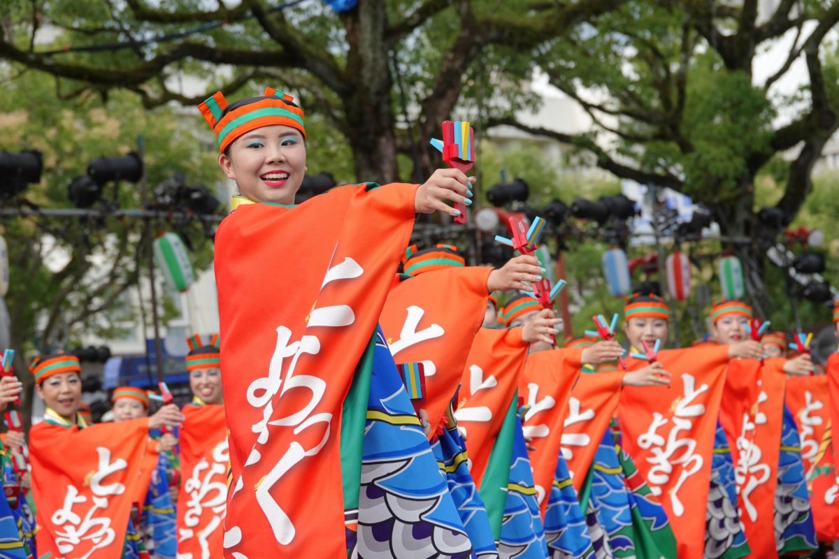 요사코이 축제에서 고치의 리듬에 춤춰보세요!