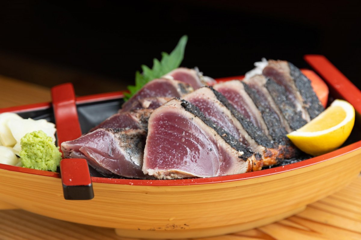 คัทสึโอะ โนะ ทะทะคิ (ปลาโอย่างลนไฟ): อาหารแห่งจิตวิญญาณของโคจิ